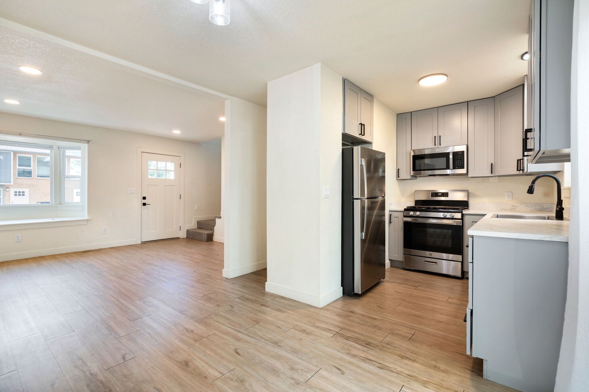Building Photo - 1624 Banyan Dr