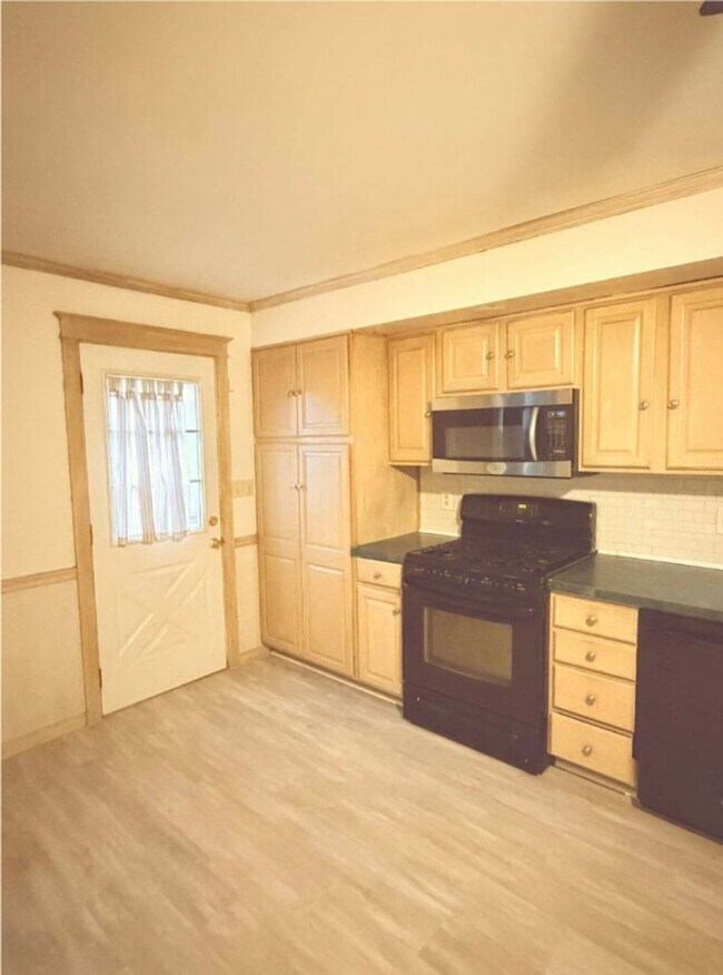 Building Photo - Charming Home in Wilson School District