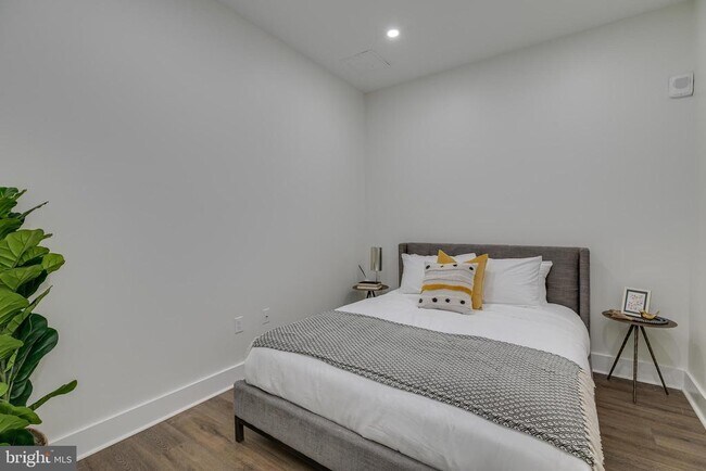 Building Photo - 150 S Independence Mall W