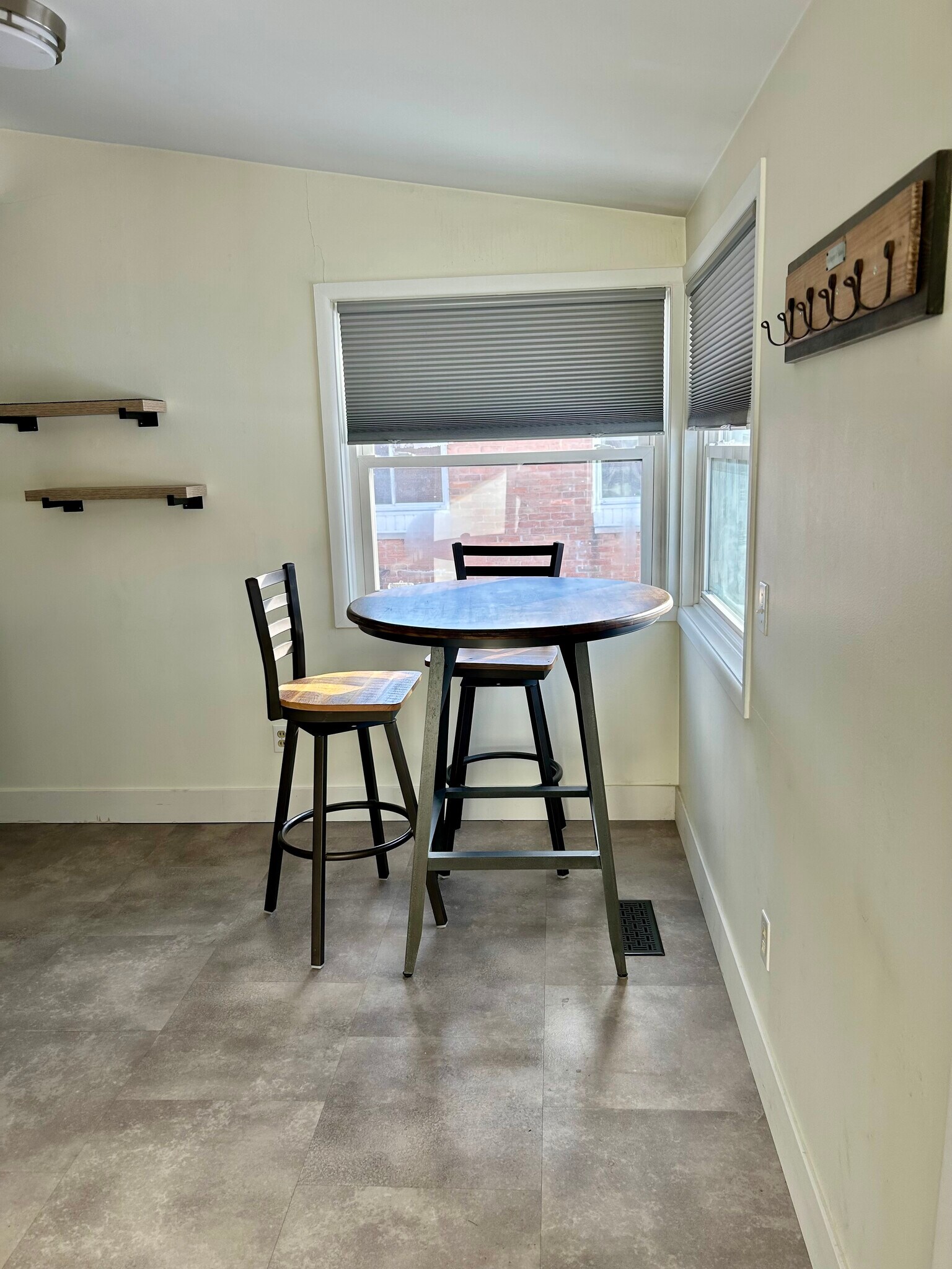 Building Photo - 1216 N Fairview Ave