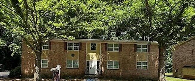 Building Photo - 1610 Line Cir