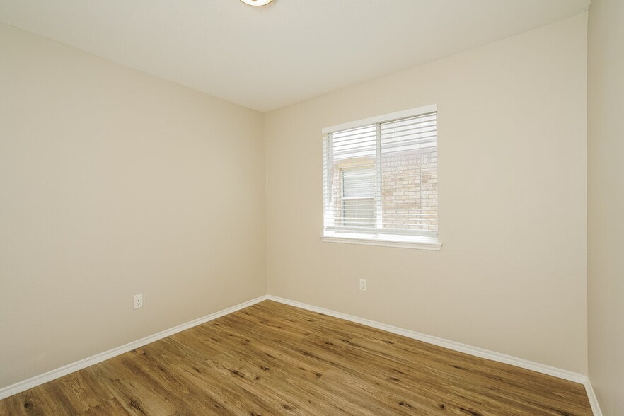 Building Photo - 8921 Tumbleweed Dr