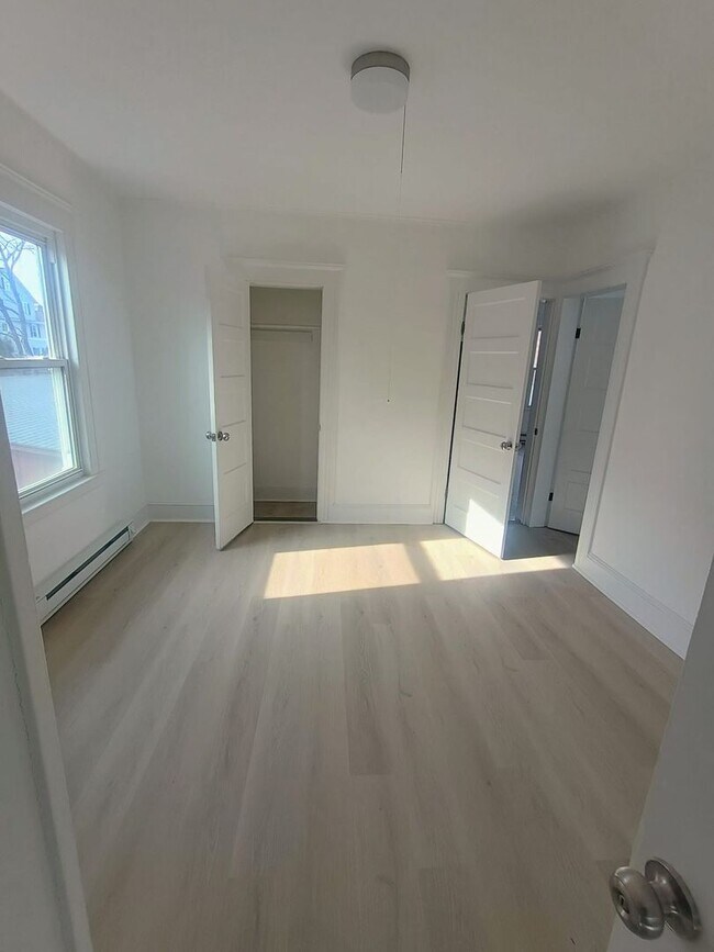 Building Photo - 152 Turner Ave