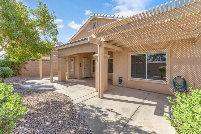Building Photo - 79851 Carmel Valley Ave