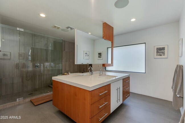 Building Photo - 3601 N 55th Pl