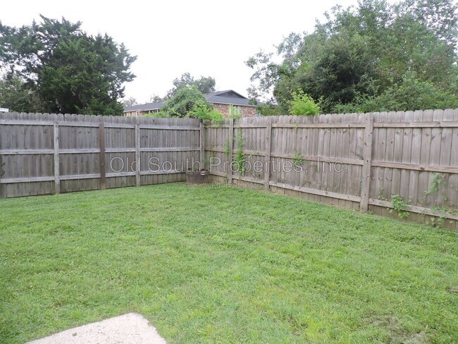 Building Photo - 8110 Heirloom Dr