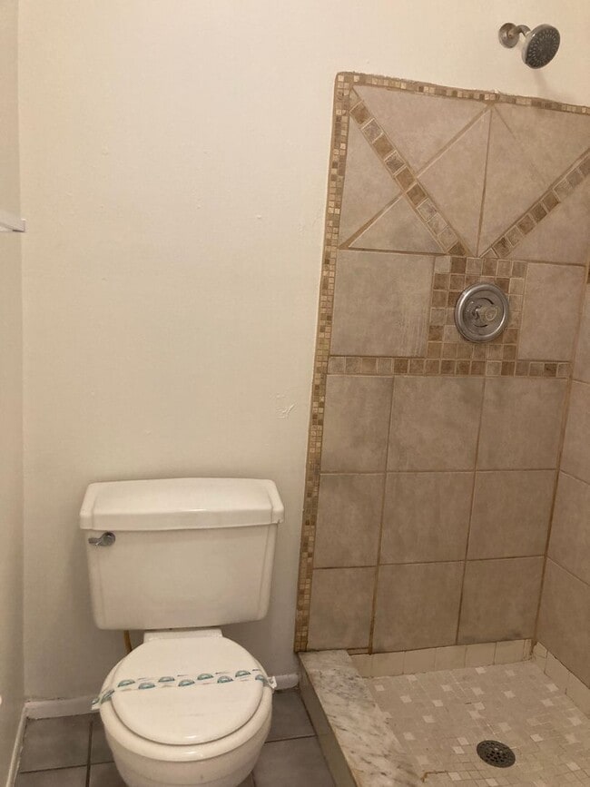 Building Photo - 3 Bed 2 Bath Home | Pet Friendly with Fenced in Yard | Washer Dryer Hook Ups | Section 8 Welcome