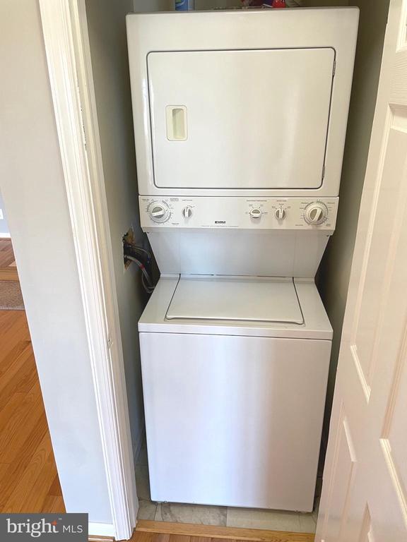 Building Photo - 1100 Quaker Hill Dr