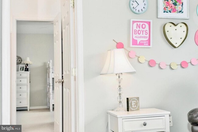 Building Photo - 102 Peregrine Ln