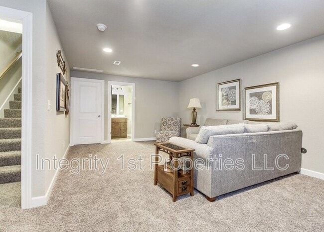 Building Photo - 10501 Clubhouse Dr