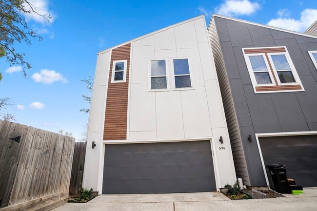 Building Photo - 594 Janisch Rd