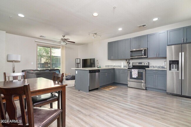 Building Photo - 1406 W Main St