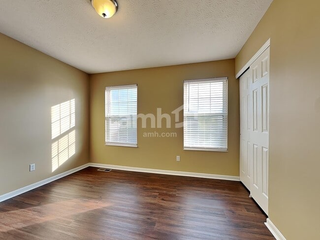 Building Photo - 8267 Springleaf Lake Dr