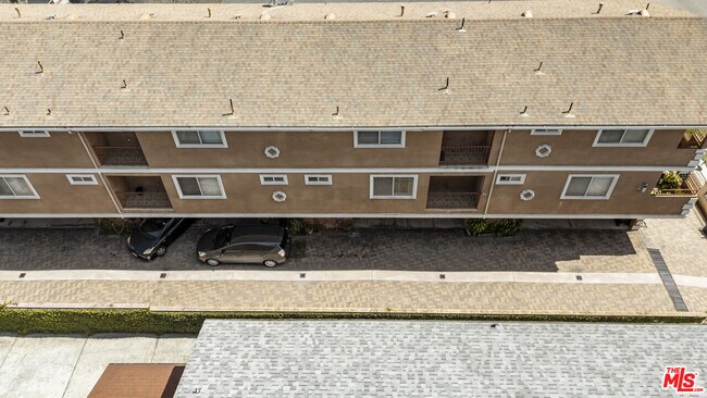 Building Photo - 1559 W 207th St