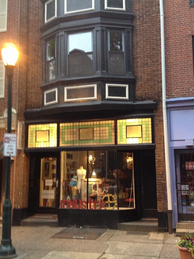 Building Photo - 1020 Pine St