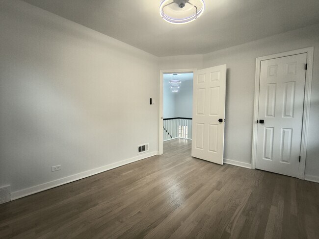 Building Photo - 9637 S Wood St