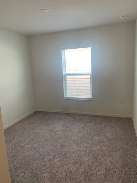 Building Photo - 3452 Barringer Dr SE