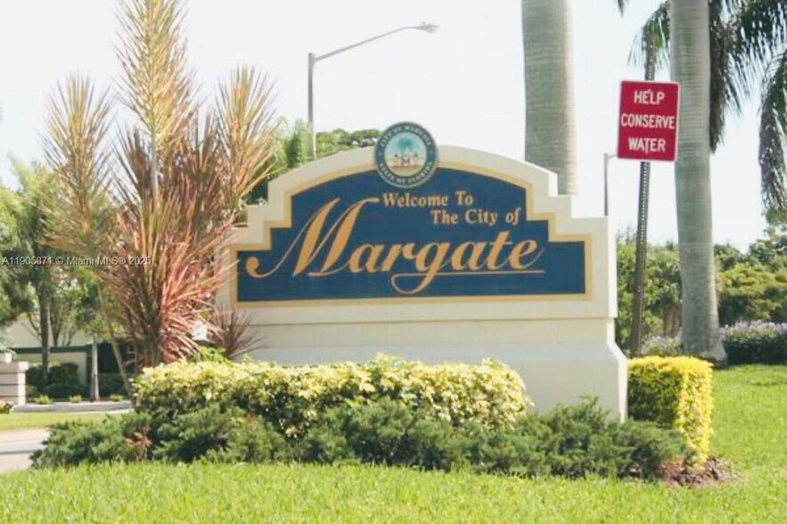 Building Photo - 3166 Merrick Ter