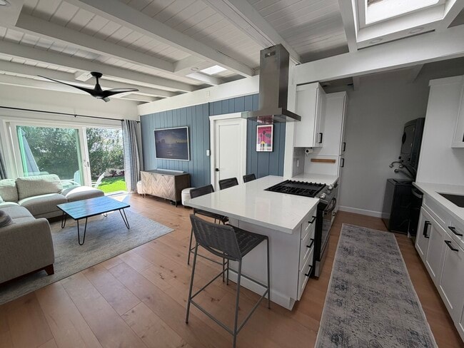 Building Photo - 544 8th St