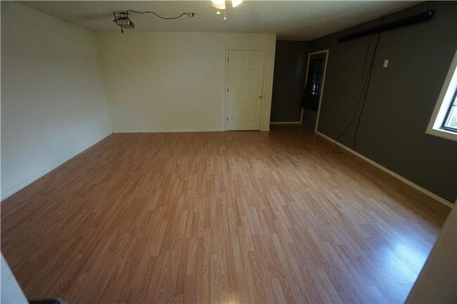 Building Photo - 4 Bedroom House, Gas Heat and Hot Water, N...