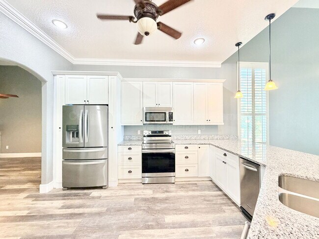 Building Photo - 5243 W Lake Butler Rd