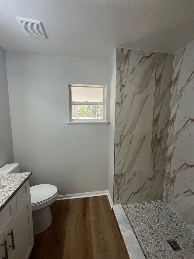 Building Photo - Spacious 4 Bedroom Home in Pine Grove!