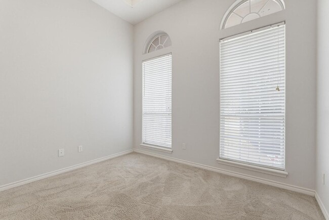 Building Photo - 7017 Springwater Ave