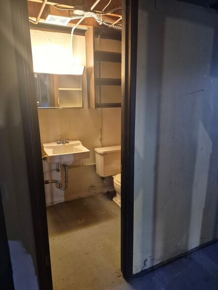 Building Photo - 2230 Evergreen St NE