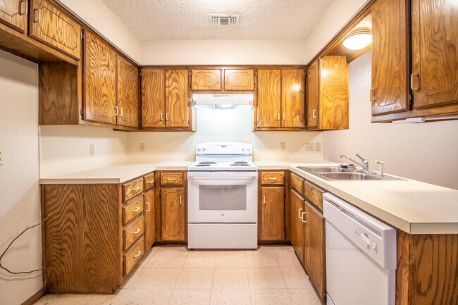 Building Photo - 15 Wagnon Dr