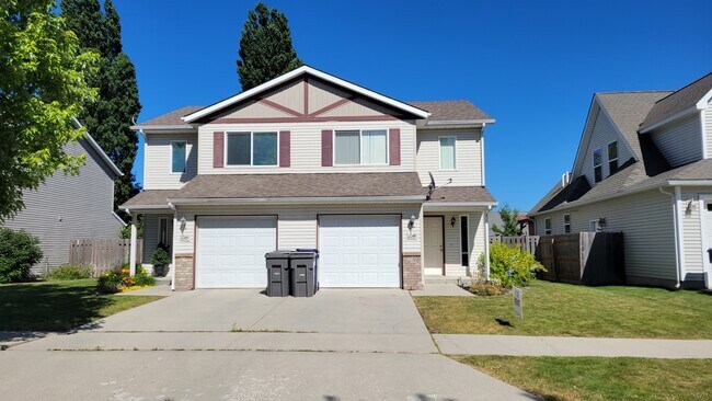 Primary Photo - 1214 Forsythia Ave