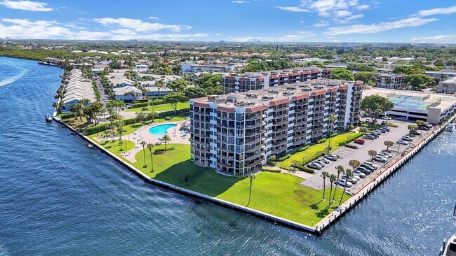 Building Photo - 899 Jeffery St