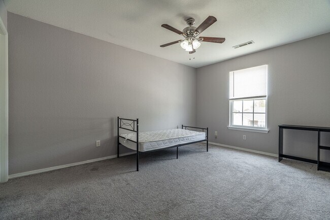 Building Photo - Spacious 3-Bedroom Home in Bentonville’s E...