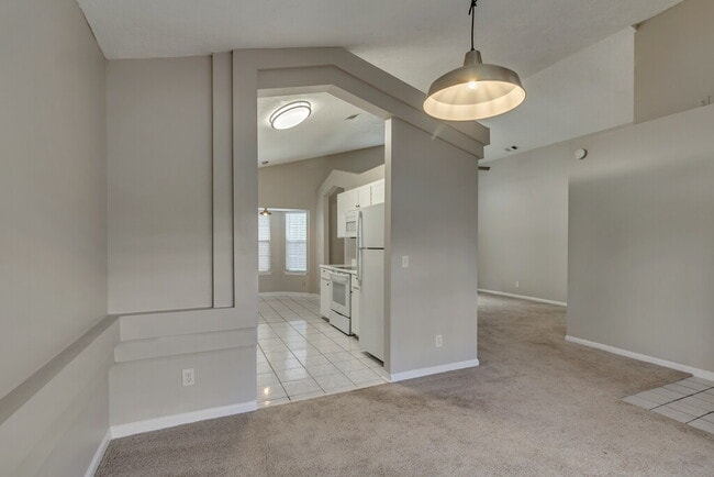 Building Photo - 710 Osprey Dr