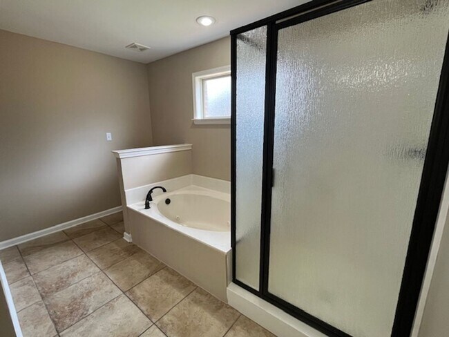 Building Photo - Renovated 4 Bedroom 2.5 Bath Home for Rent!