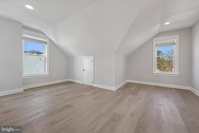 Building Photo - 92 Leigh Ave