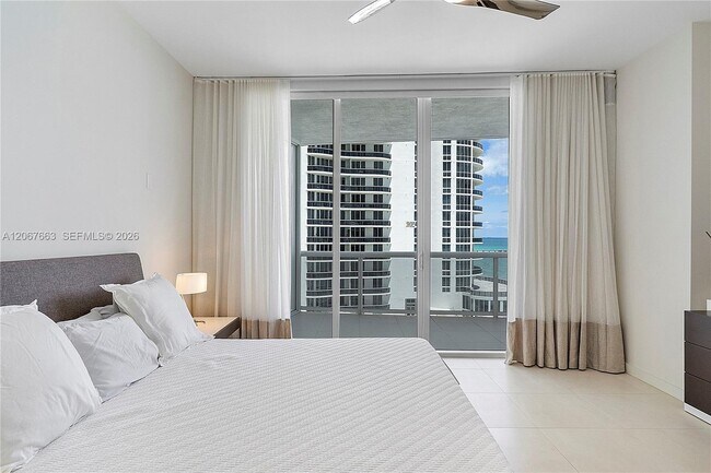 Building Photo - 15811 Collins Ave
