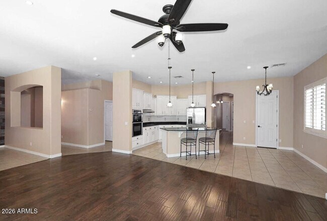 Building Photo - 2007 E Topeka Dr