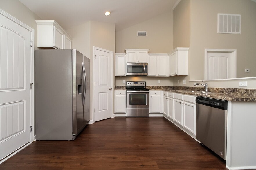 Building Photo - 1002 Chimalis Dr