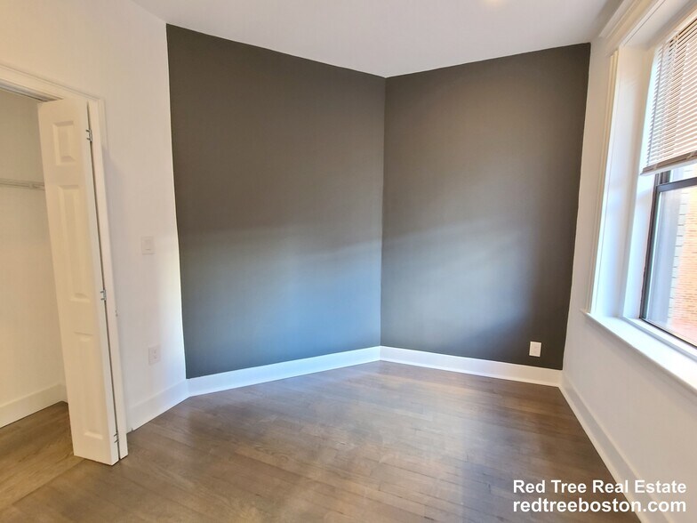 Building Photo - 11 Queensberry St