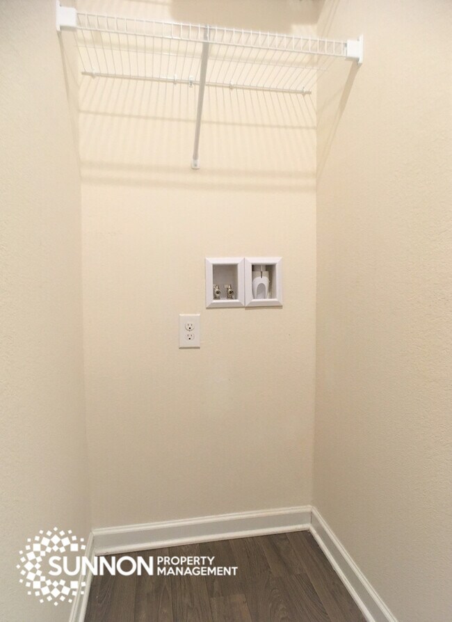 Building Photo - Beautiful 3BR 2BA Ranch with Backyard Oasis