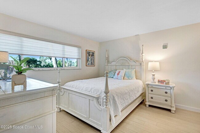Building Photo - 1101 S Miramar Ave