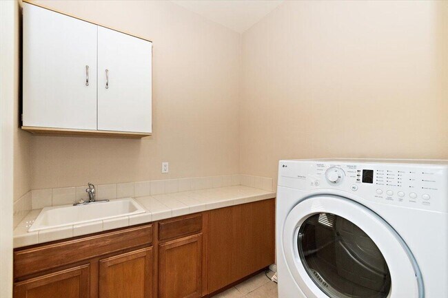 Building Photo - 80215 Queensboro Dr