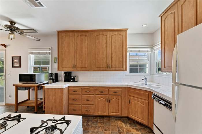 Building Photo - 6253 W 83rd Pl