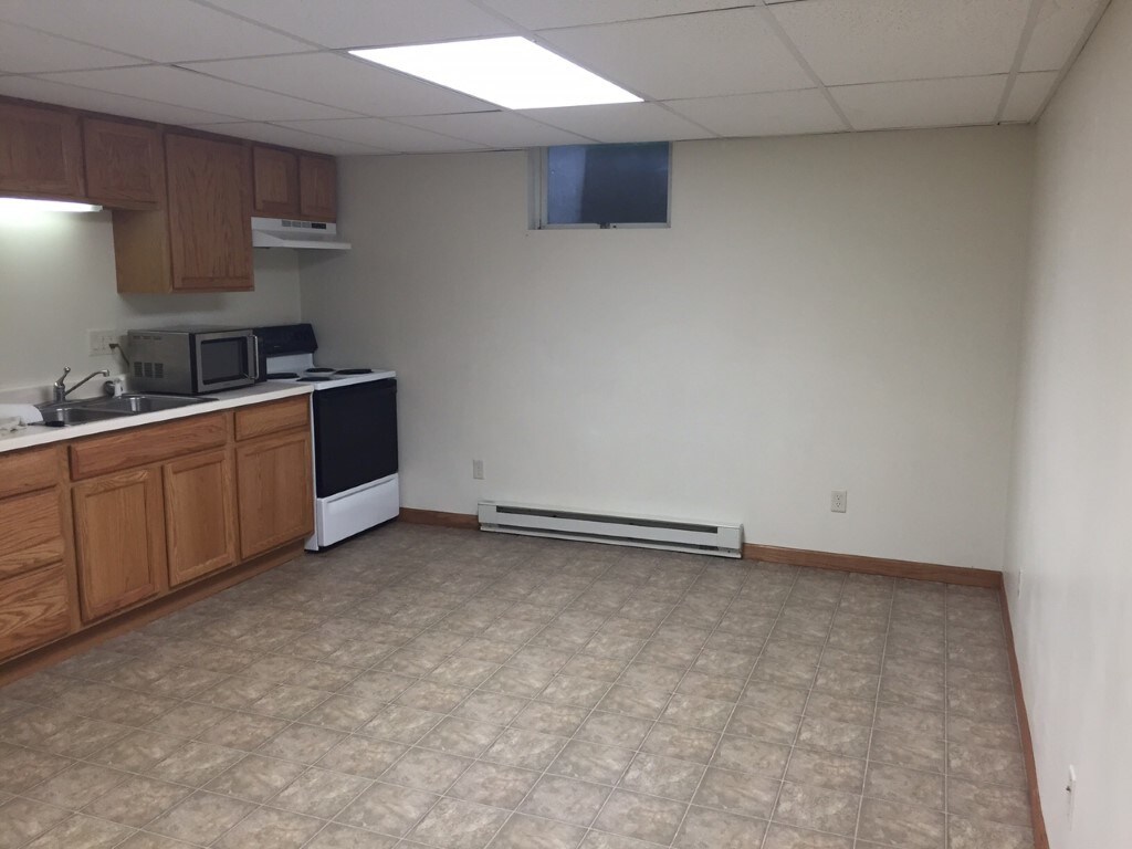 Building Photo - 109 E 2nd St