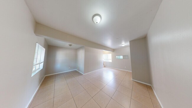 Building Photo - 5311 Saxon St