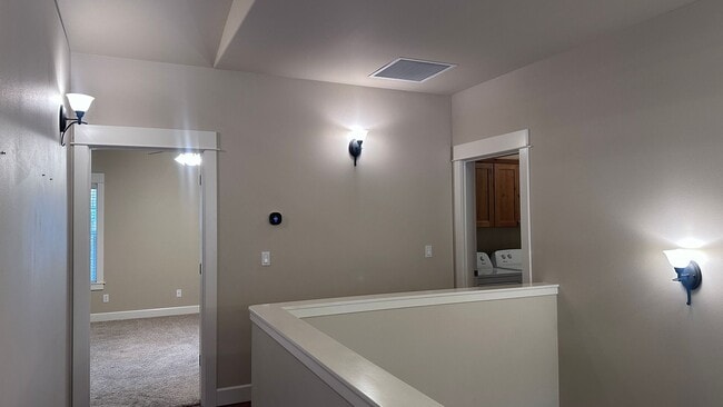 Building Photo - Sign your lease by December 31st and enjoy a $1,000 rent discount applied at move-in!