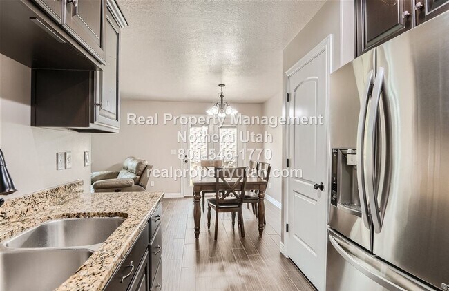 Building Photo - 1795 E Whitetail Dr