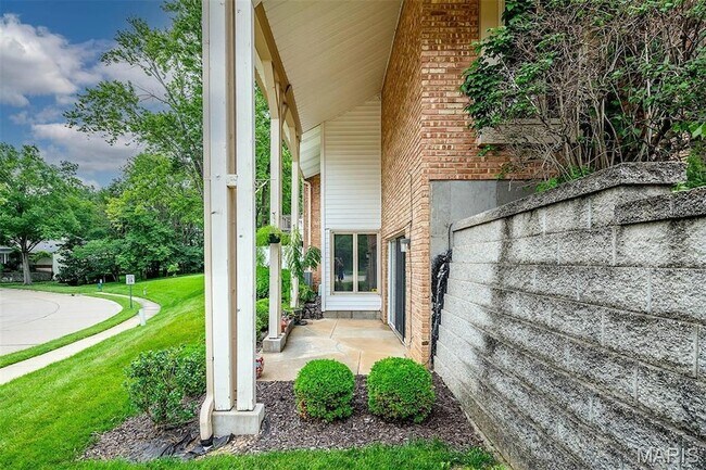 Building Photo - 14991 Broadmont Dr