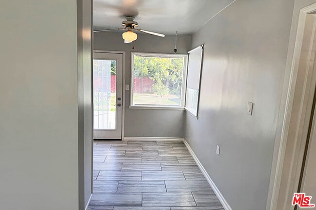 Building Photo - 4950 Chimineas Ave