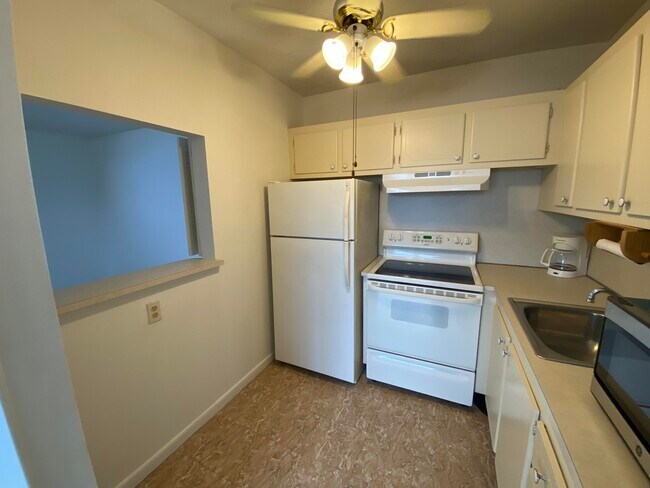 Building Photo - 209 Norwich I